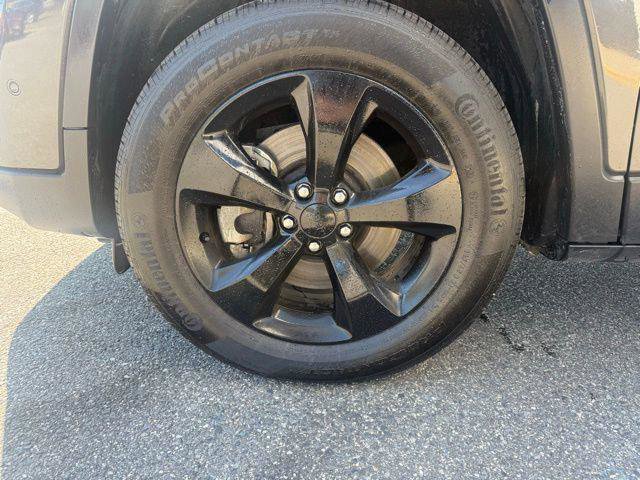 Certified 2023 Jeep Cherokee Altitude Lux image 46