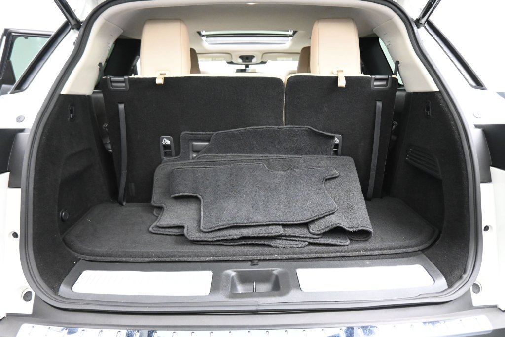 Used 2023 INFINITI QX60 Luxe w/ Performance Audio Package FWD image 23
