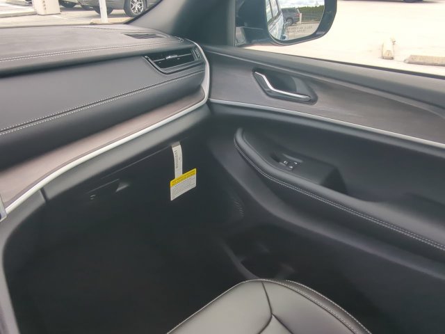 New 2027 Jeep Grand Cherokee L Limited RWD image 20