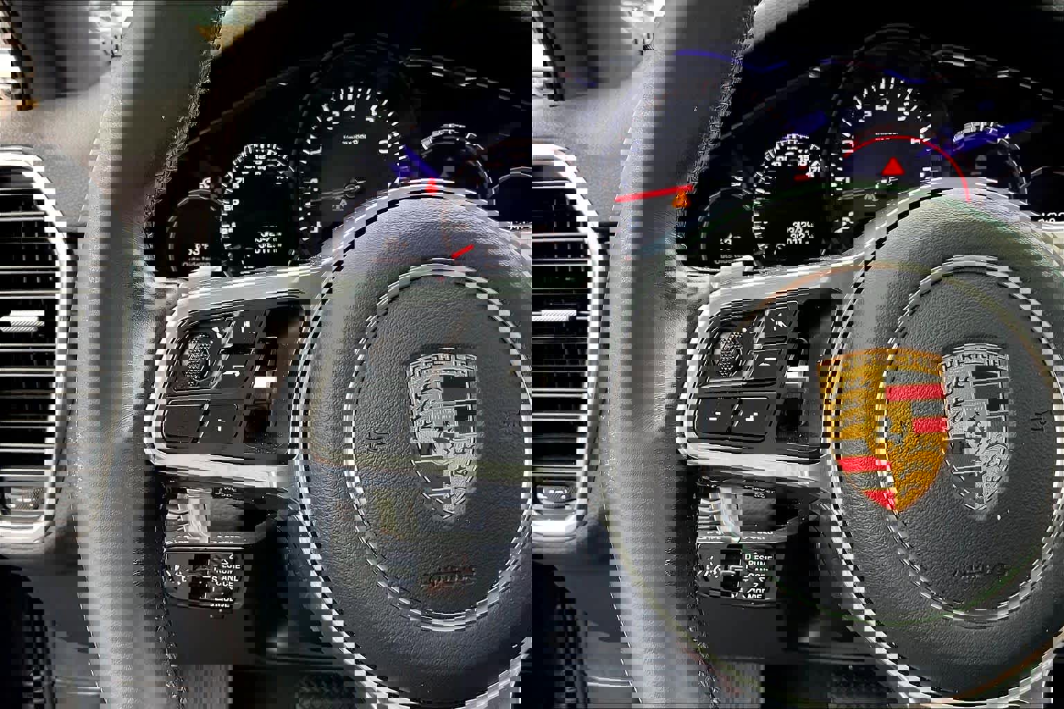 Used 2023 Porsche Cayenne Coupe image 18