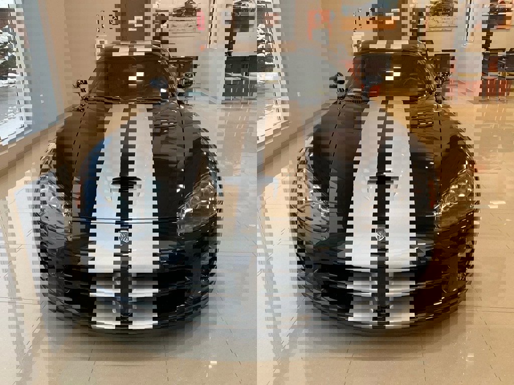 Used 2006 Dodge Viper SRT-10 image 2