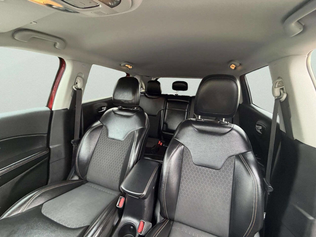 Used 2019 Jeep Compass Latitude image 13