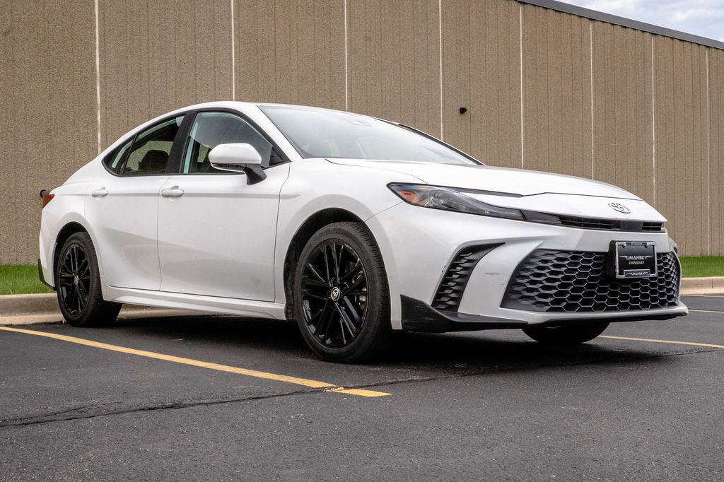 Used 2025 Toyota Camry SE w/ Convenience Package AWD/4WD image 2