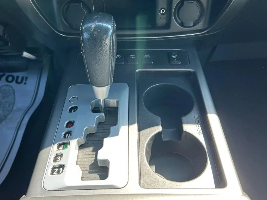 Used 2011 Nissan Armada Platinum w/ 2nd Row Captain Seat Pkg image 18