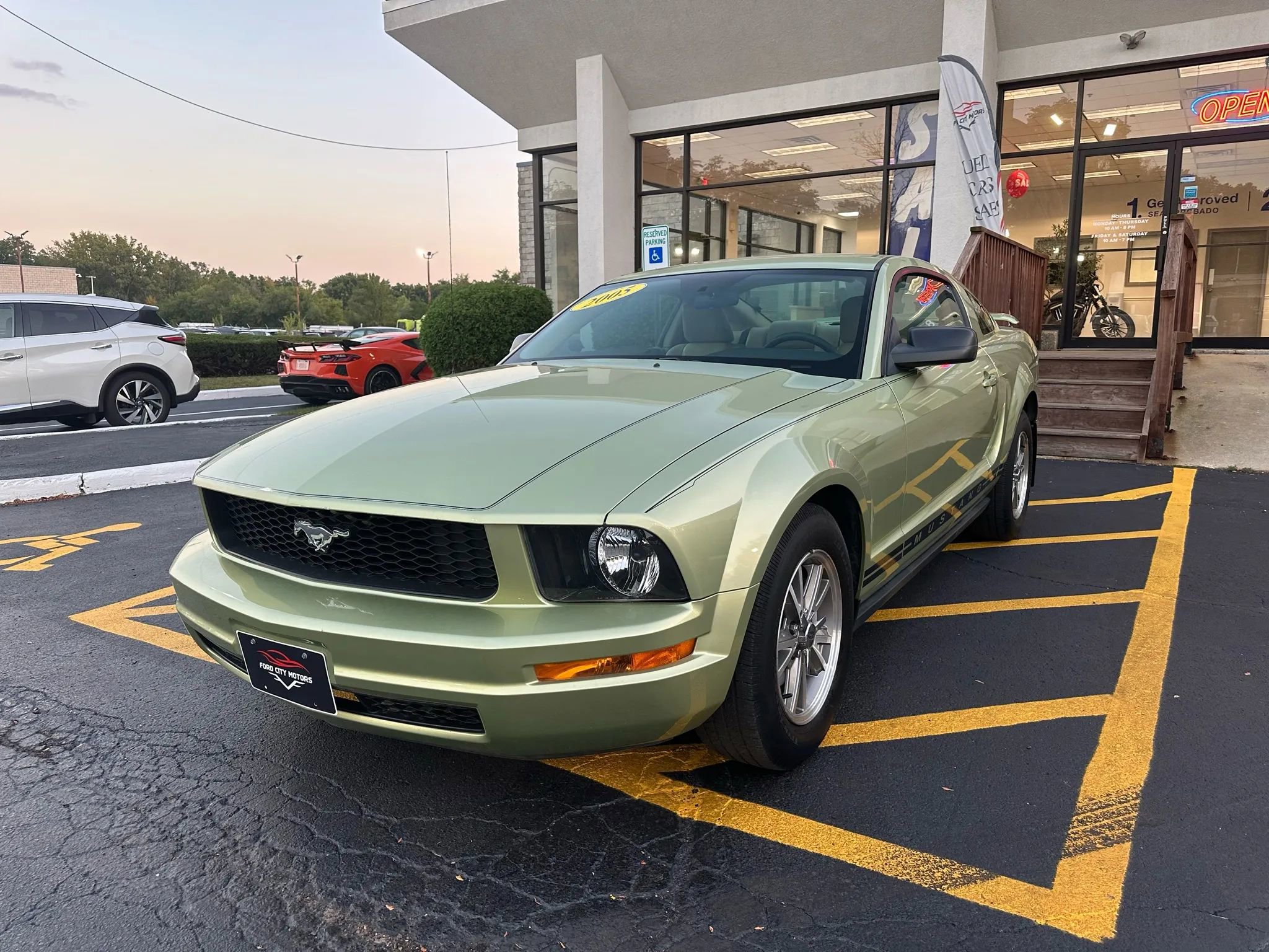 Used 2005 Ford Mustang Coupe image 3