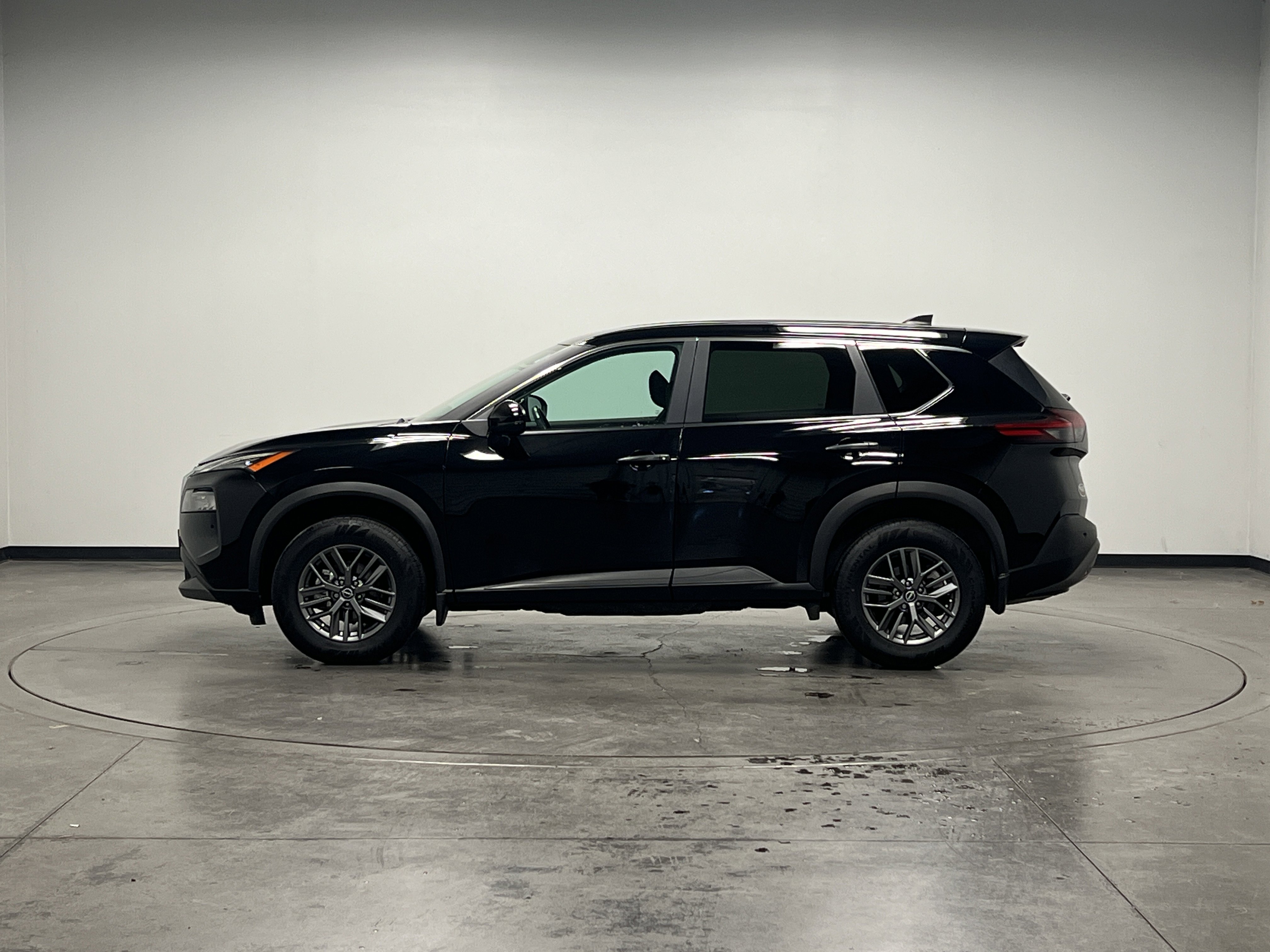 Used 2023 Nissan Rogue S image 5