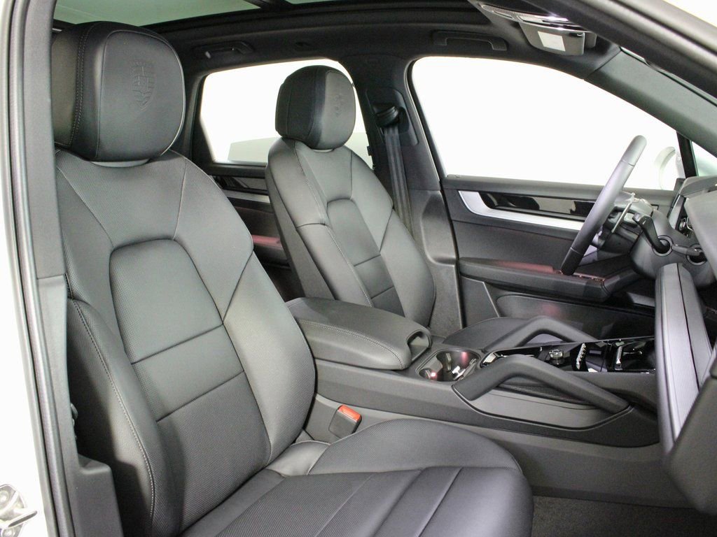 Certified 2025 Porsche Cayenne image 39