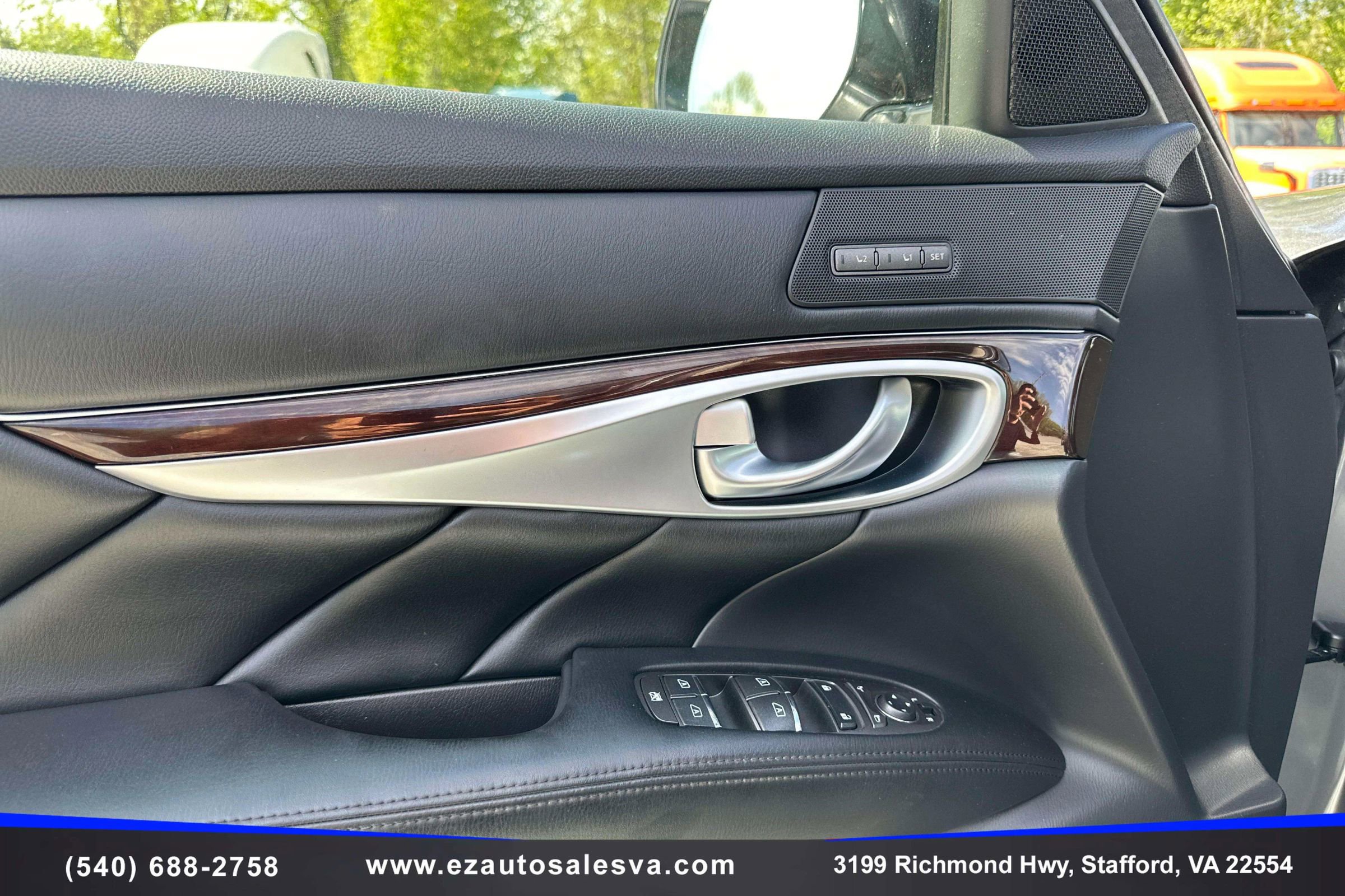 Used 2016 INFINITI Q70 3.7 AWD/4WD image 16