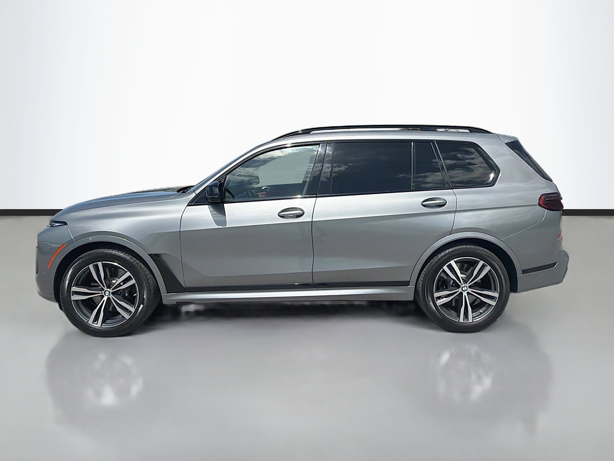 Used 2023 BMW X7 M60i w/ Executive Package image 2