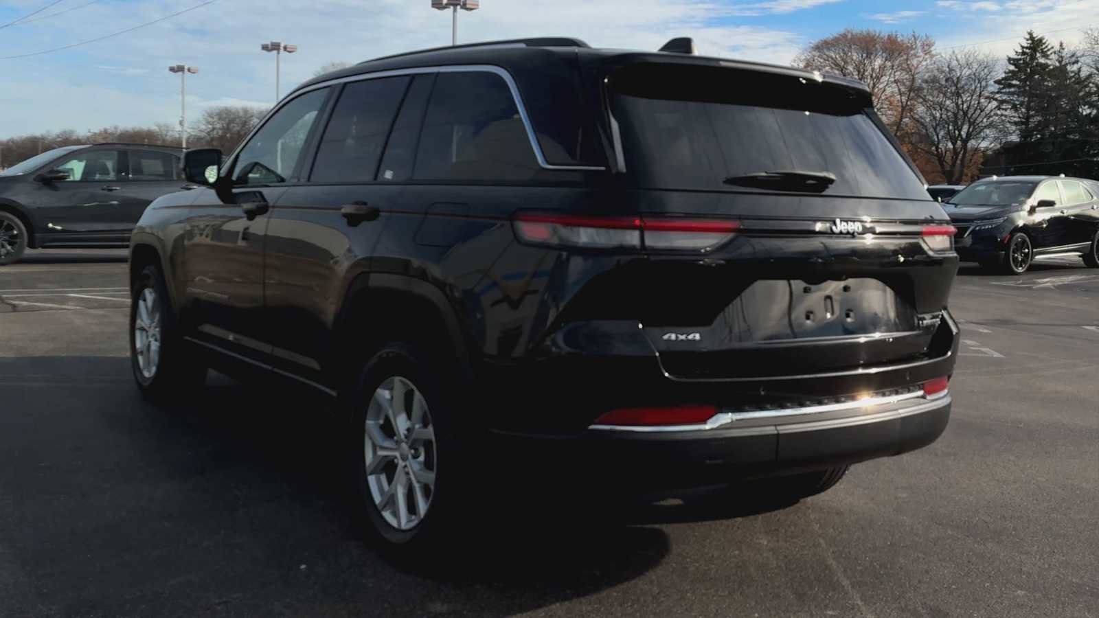 Used 2023 Jeep Grand Cherokee Limited image 5