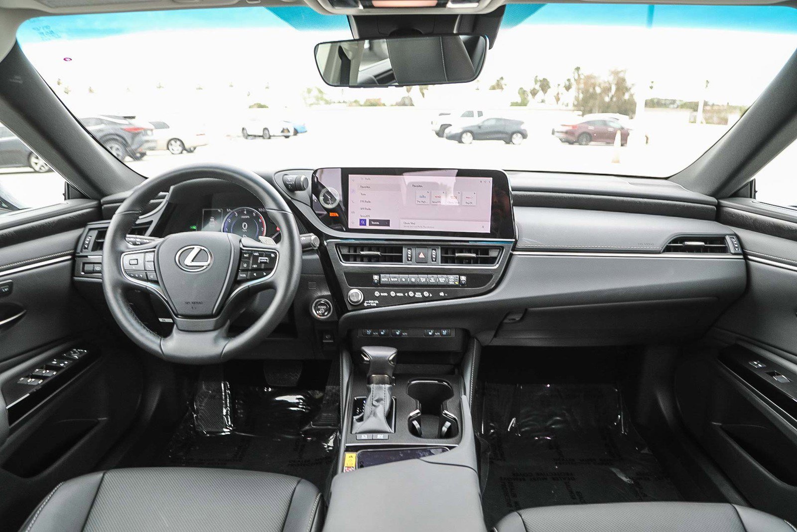 Certified 2025 Lexus ES 300h w/ Premium Package image 12