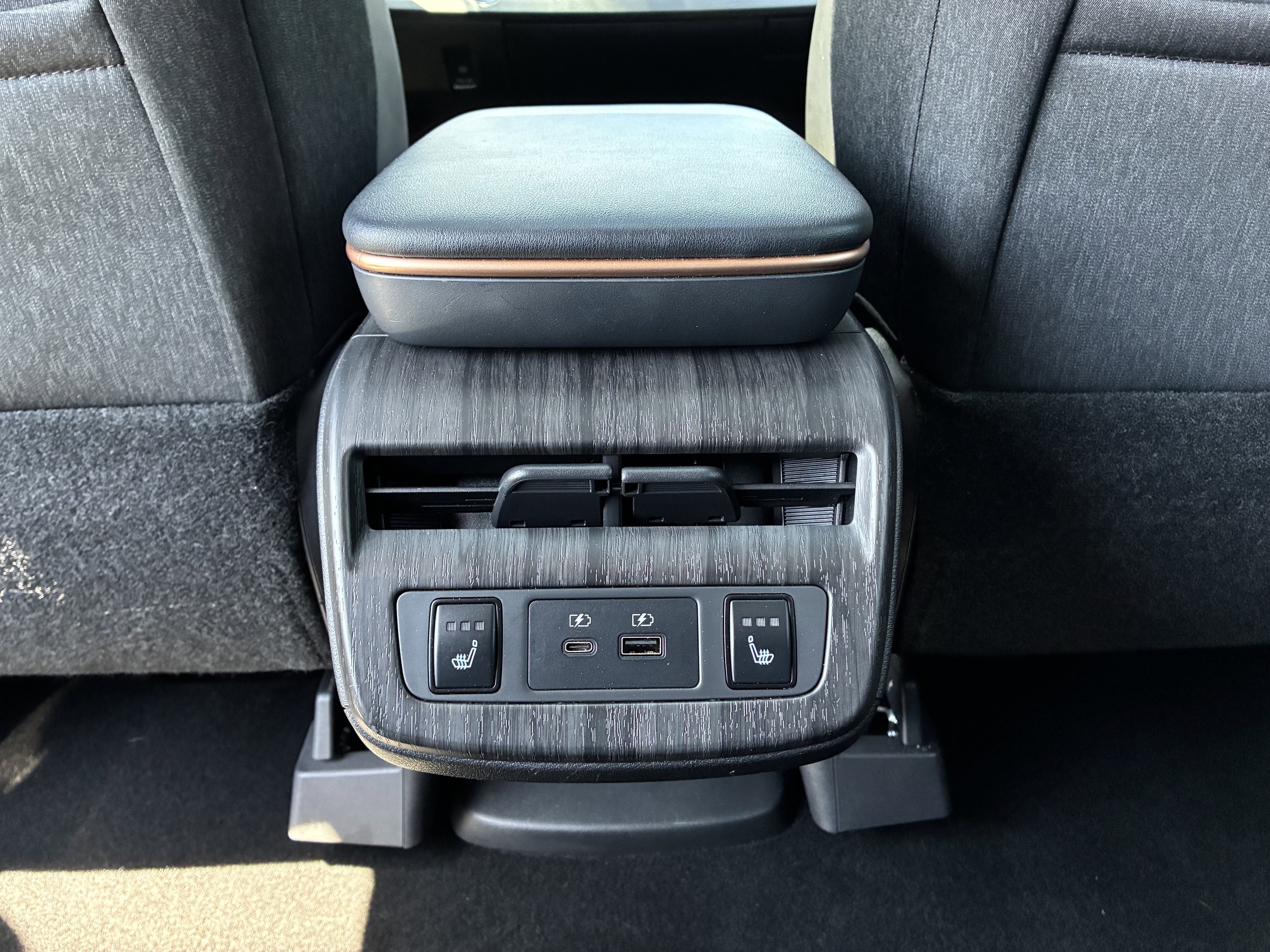 Used 2024 Nissan Ariya AWD image 18