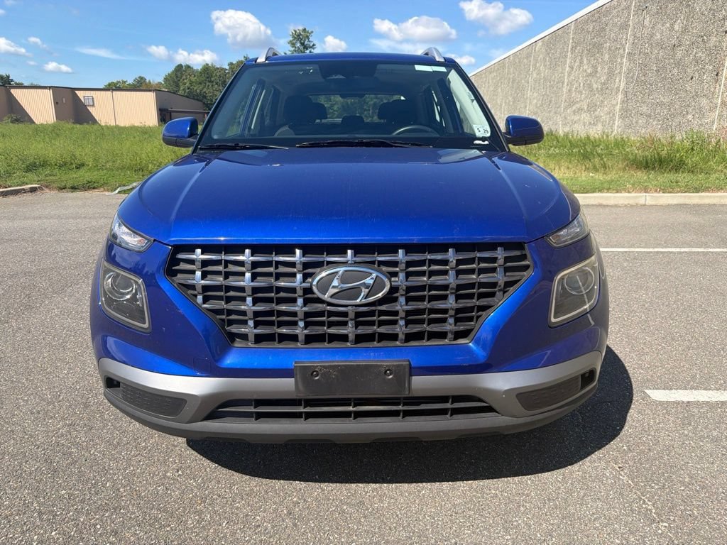 Used 2025 Hyundai Venue SEL FWD image 2