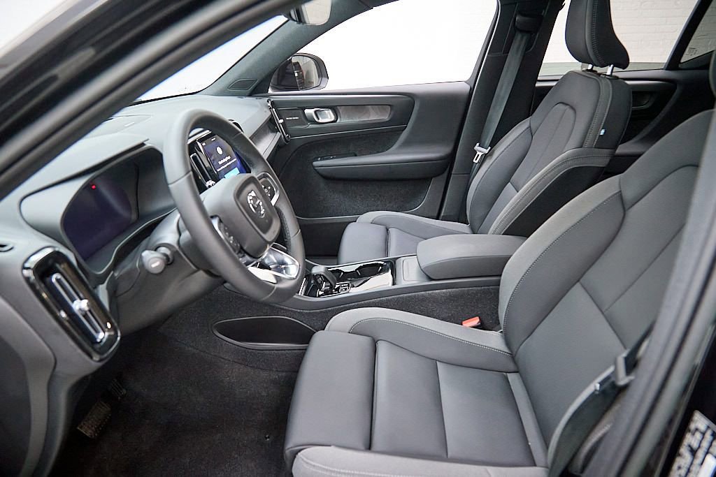 Certified 2023 Volvo XC40 Recharge Ultimate image 17