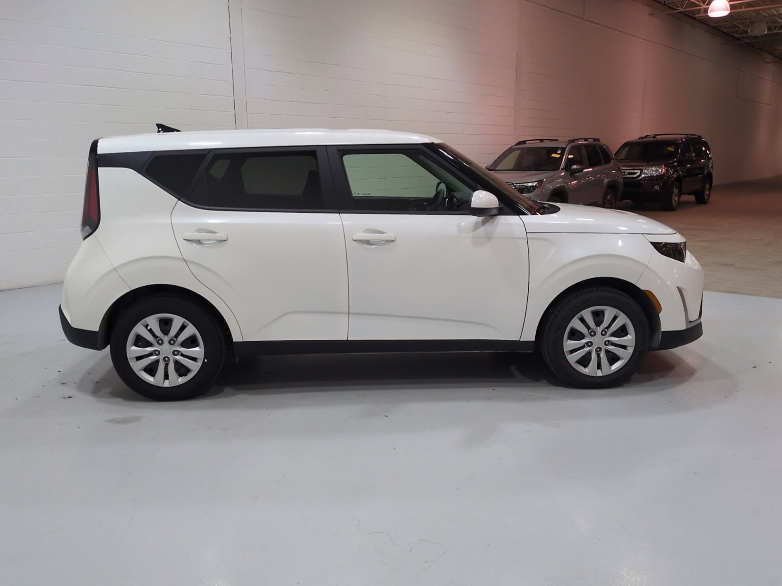 Certified 2023 Kia Soul LX FWD image 2