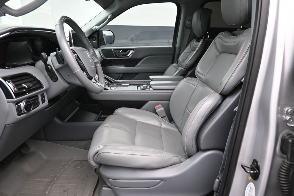Used 2019 Lincoln Navigator Select RWD image 21