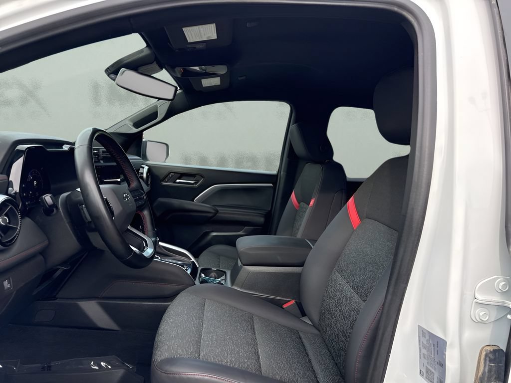 Used 2025 Chevrolet Colorado Z71 AWD/4WD image 9