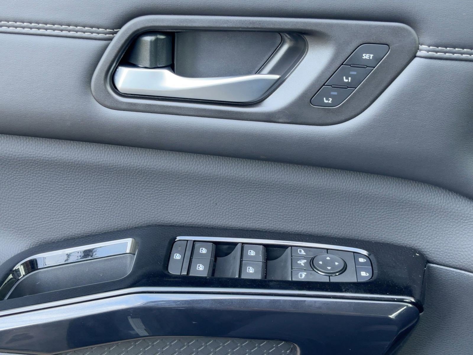 New 2026 Nissan Pathfinder Platinum image 18