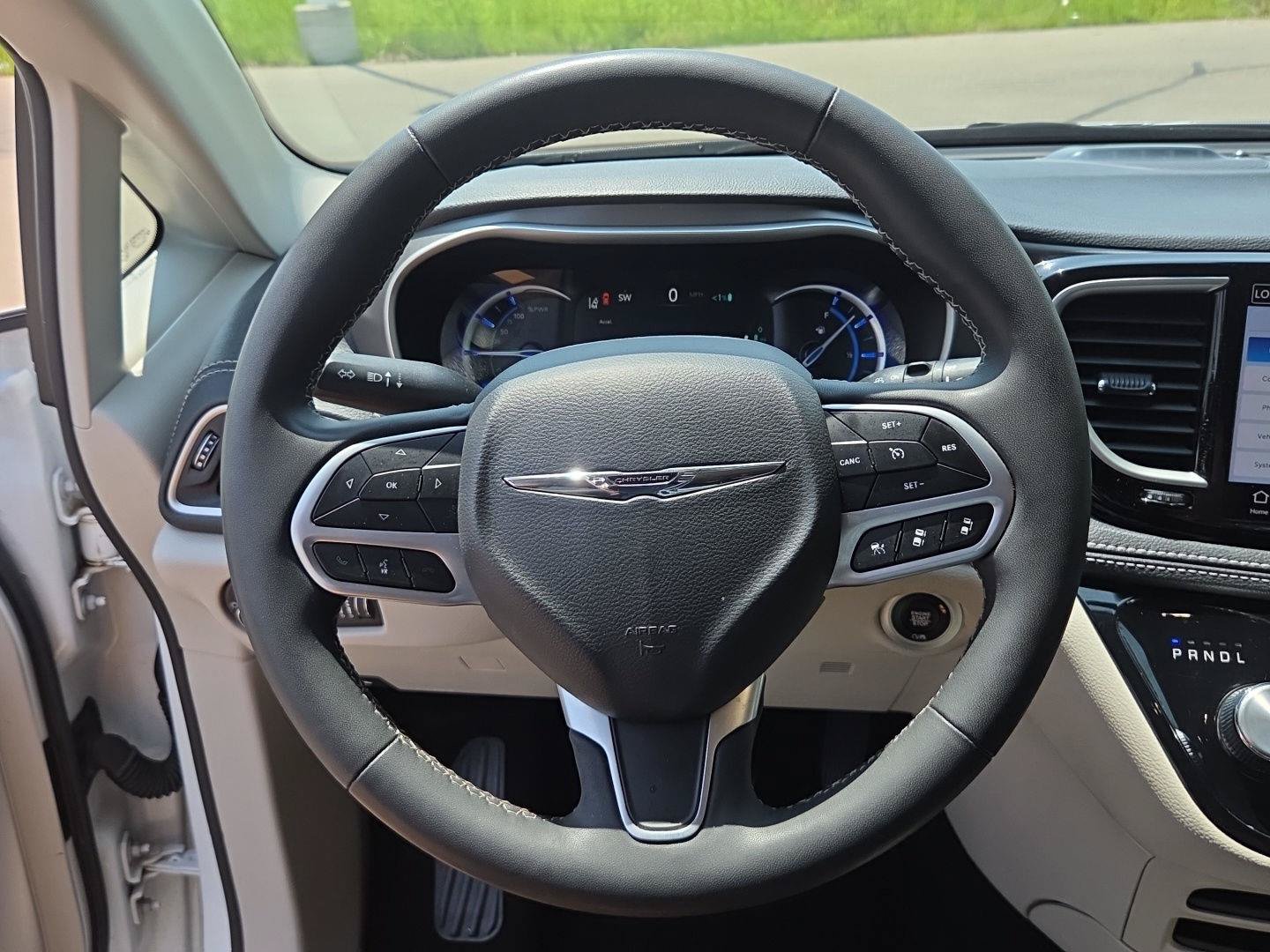 Used 2023 Chrysler Pacifica Touring-L FWD image 25