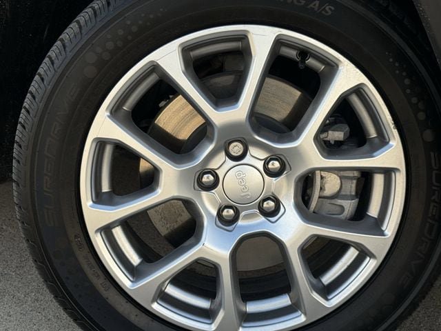 Used 2023 Jeep Compass Latitude AWD/4WD image 10