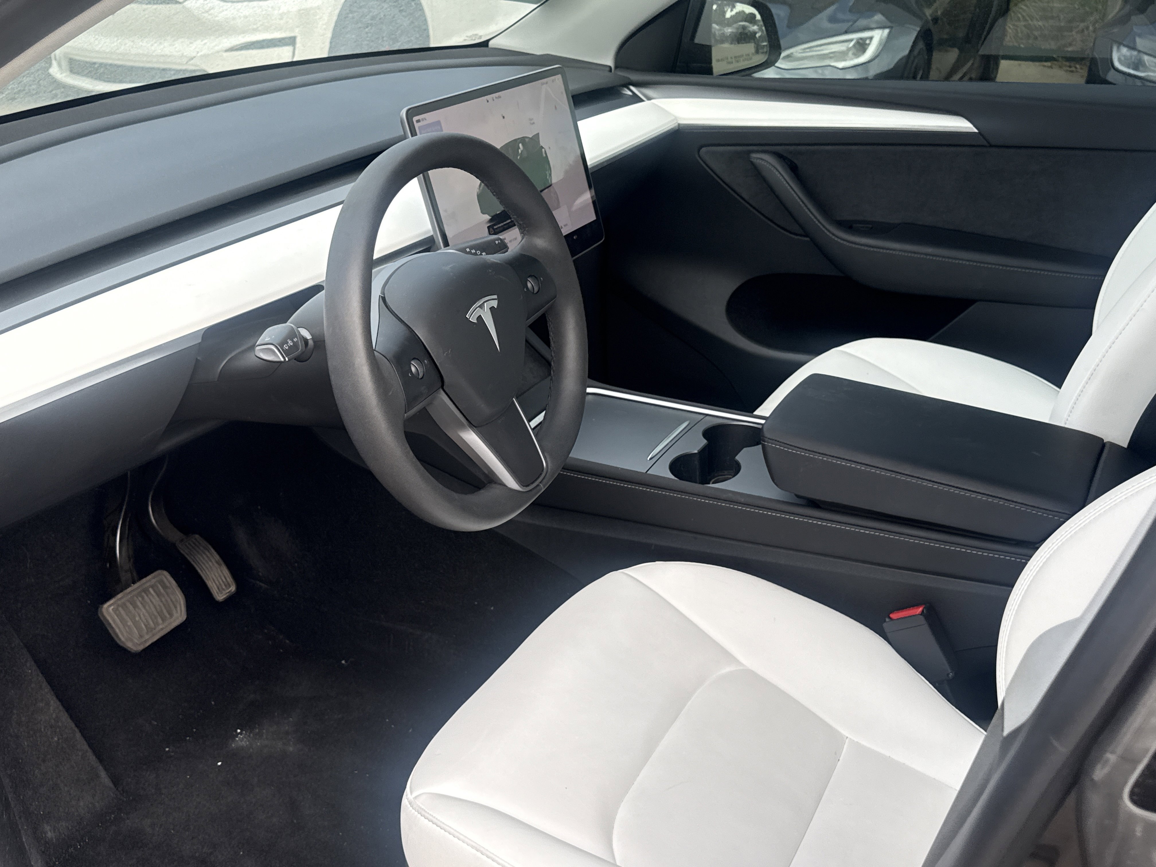 Used 2024 Tesla Model Y Long Range image 2