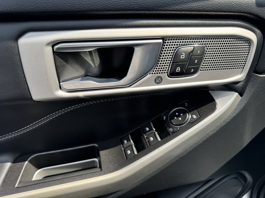 Used 2022 Ford Explorer Limited w/ Equipment Group 301A image 23