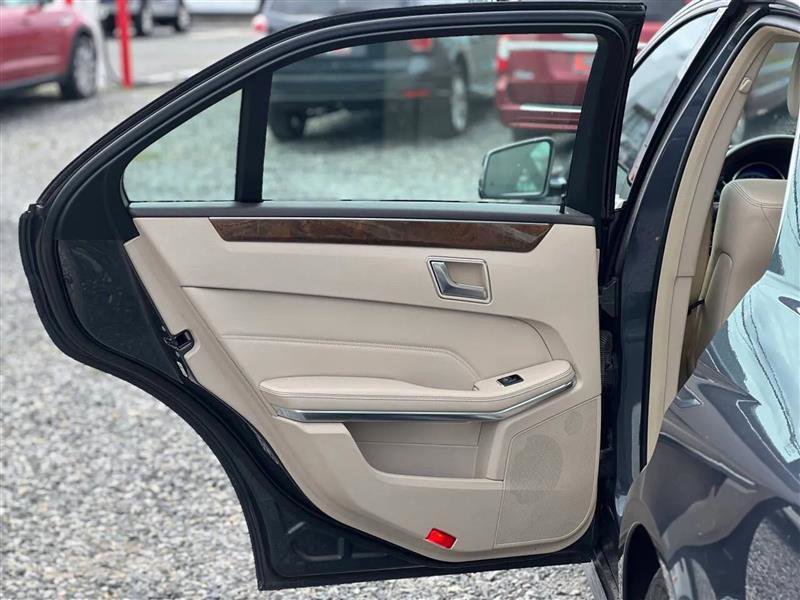 Used 2014 Mercedes-Benz E 350 4MATIC Sedan image 11