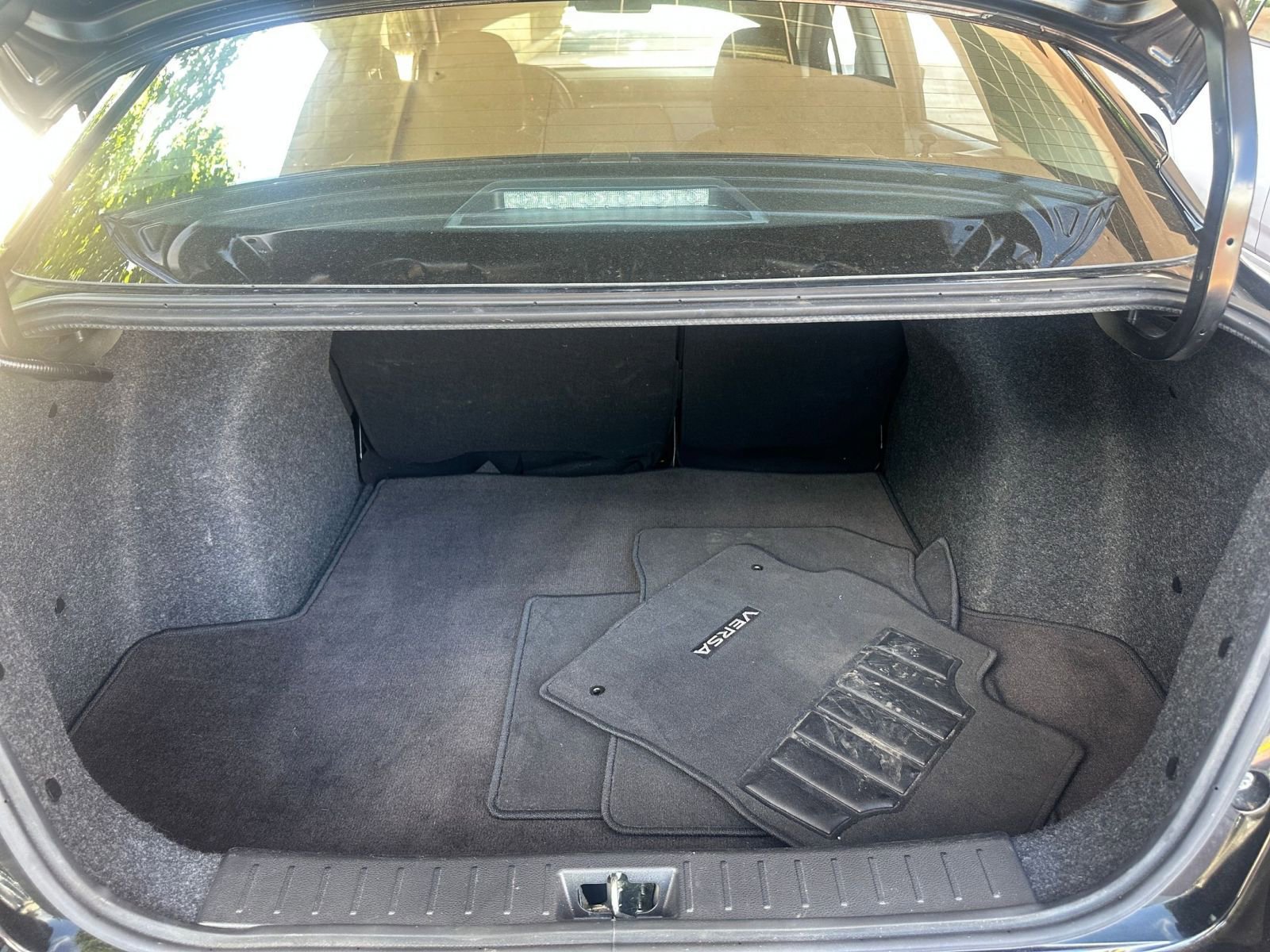 Used 2025 Nissan Versa SV image 29