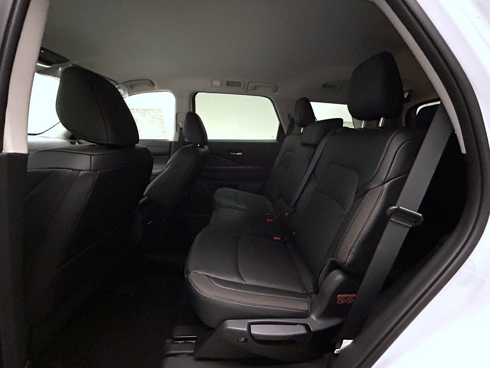 New 2026 Nissan Pathfinder SL image 11