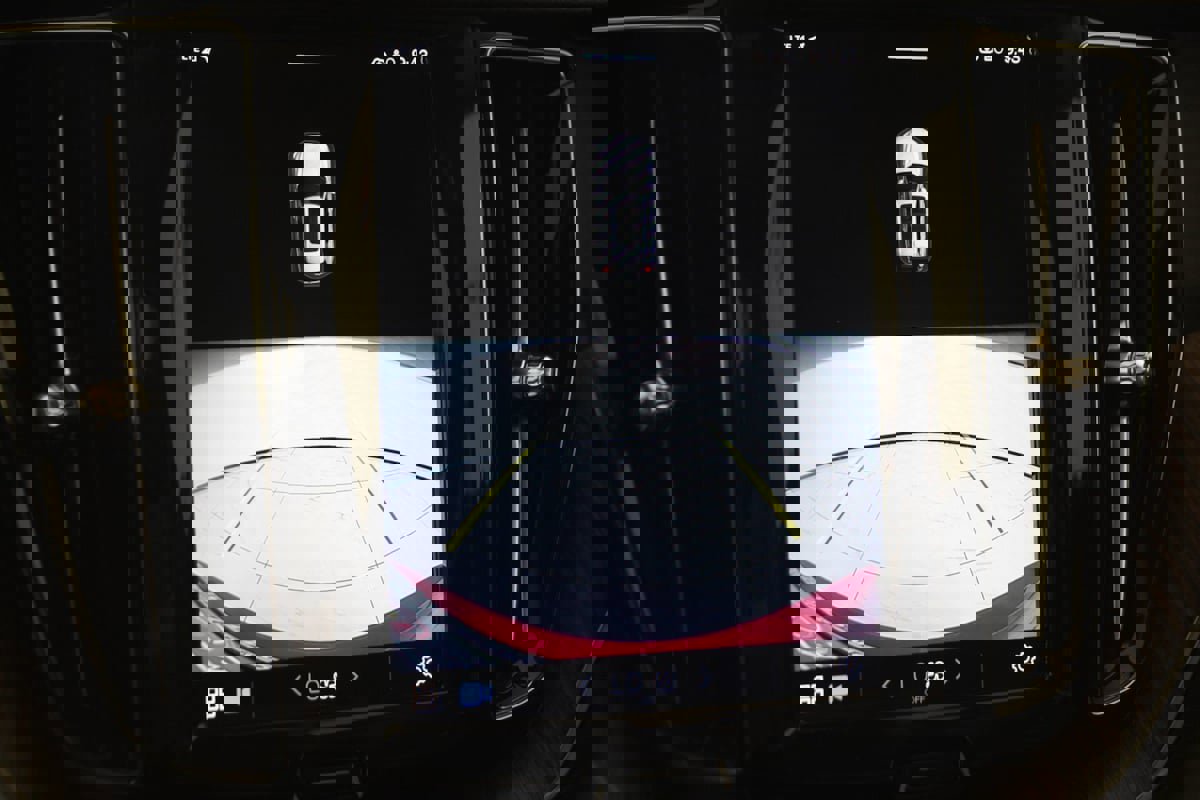 Used 2022 Volvo XC60 B5 Momentum image 9