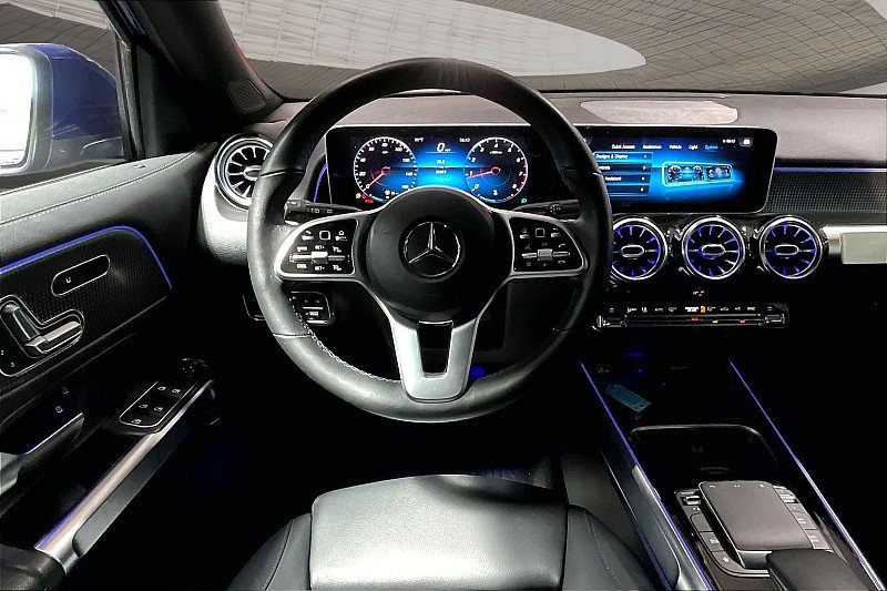 Used 2021 Mercedes-Benz GLB 250 w/ Premium Package image 4