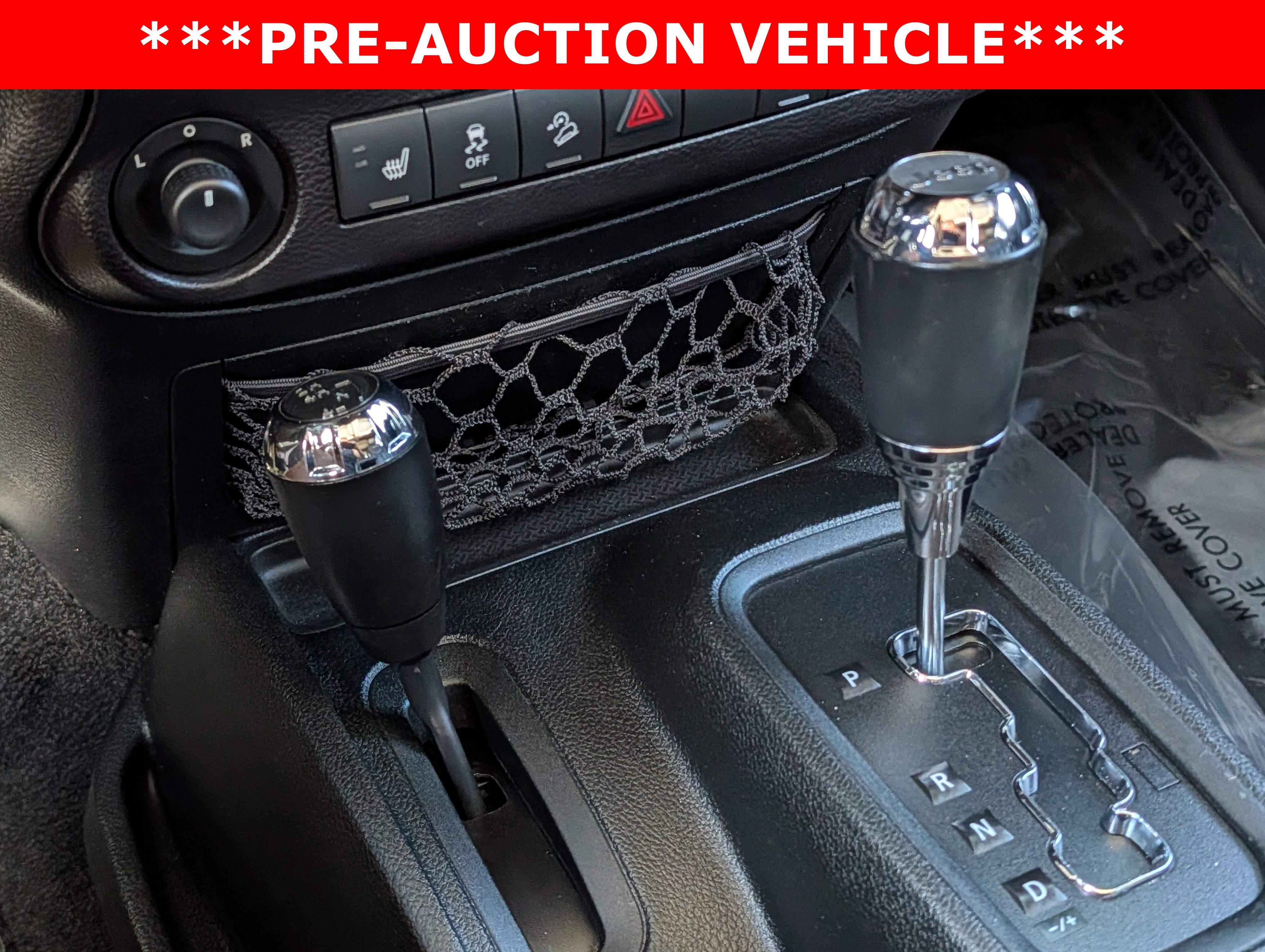 Used 2017 Jeep Wrangler Unlimited Rubicon w/ Connectivity Group image 29