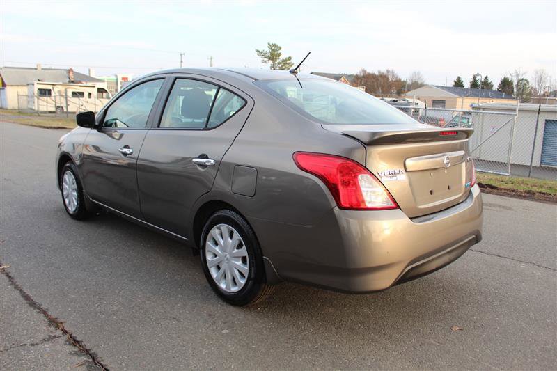 Used 2015 Nissan Versa SV FWD image 5
