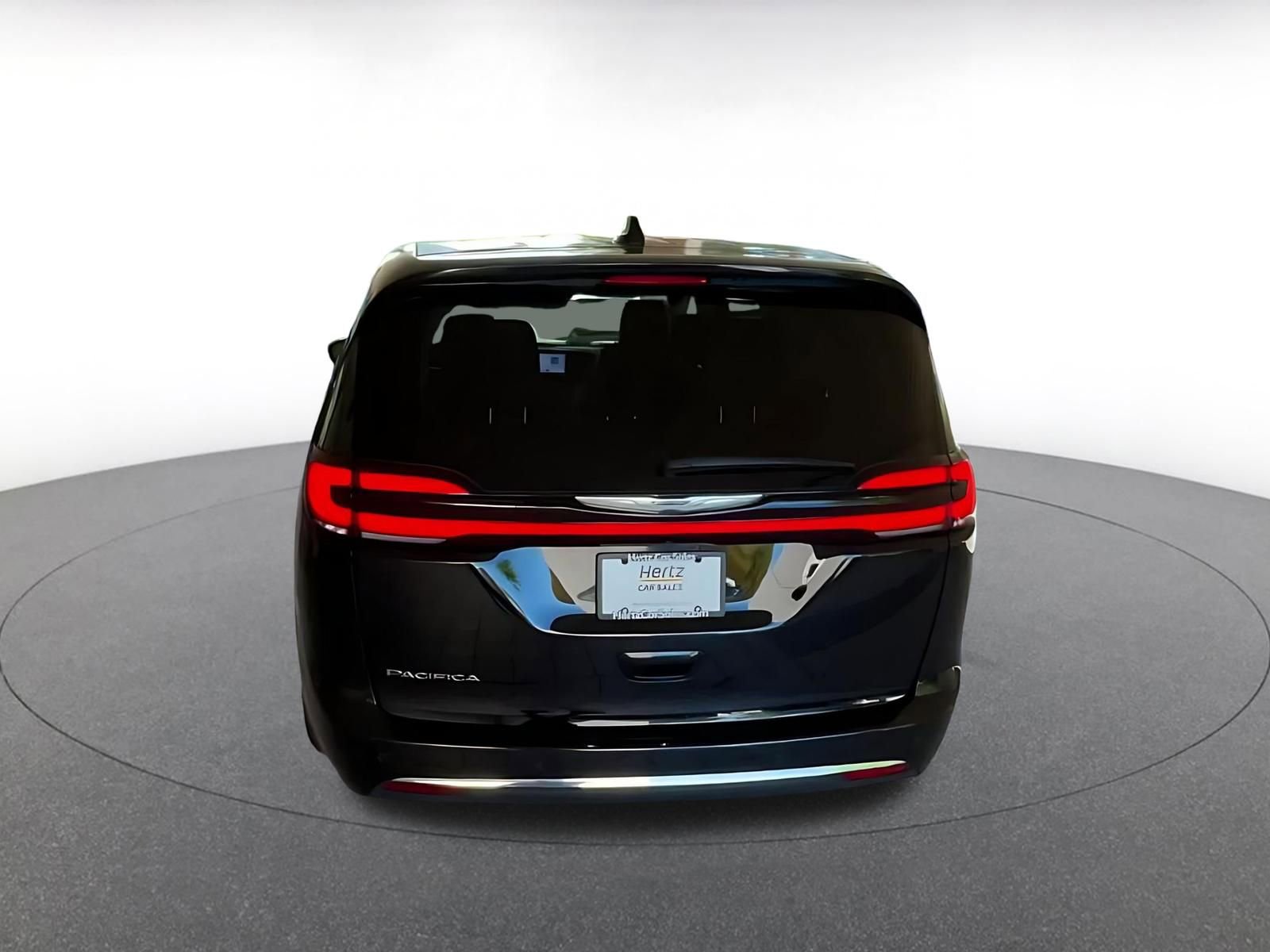 Used 2024 Chrysler Pacifica Touring-L image 12