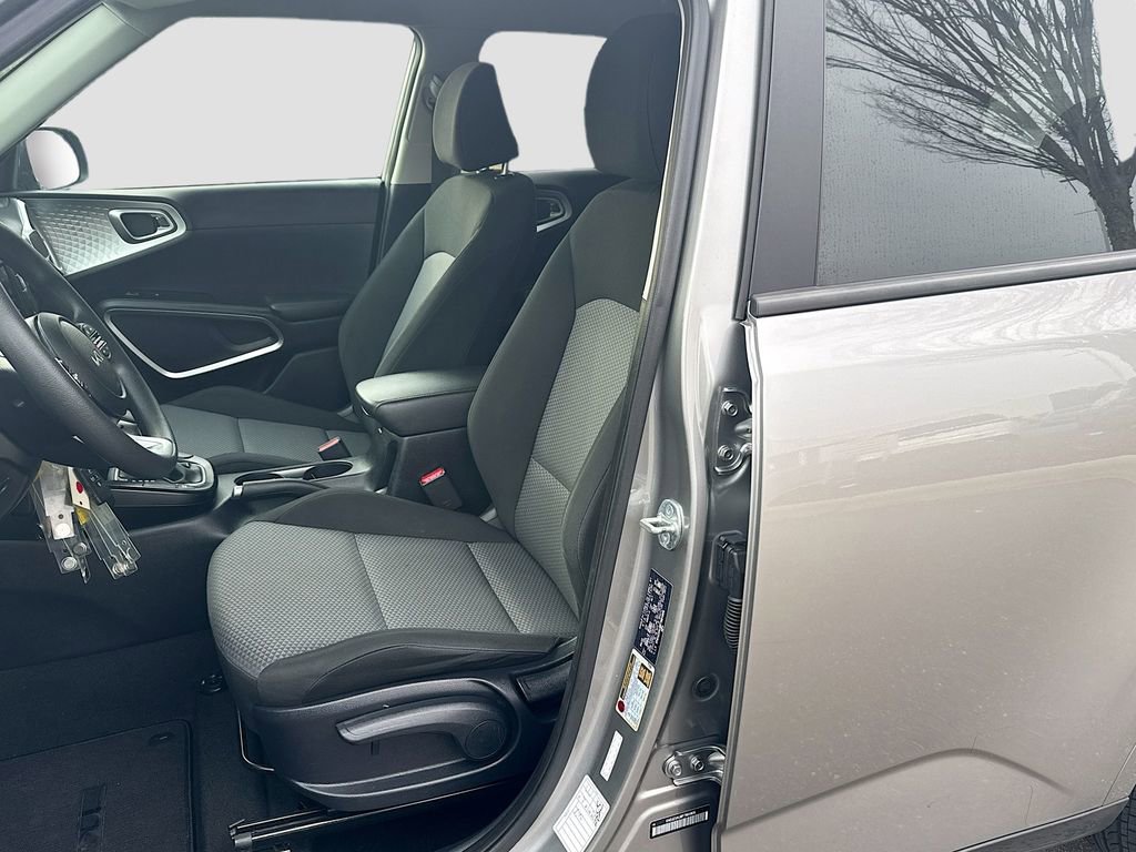 Used 2023 Kia Soul LX w/ Option Group 015 image 19