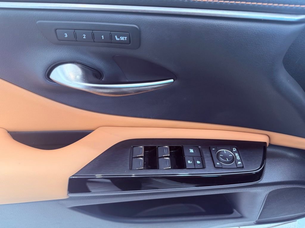 Certified 2023 Lexus ES 350 w/ Premium Package image 18