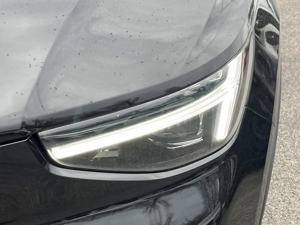 Used 2025 Volvo XC40 B5 Plus w/ Protection Package Premier image 9