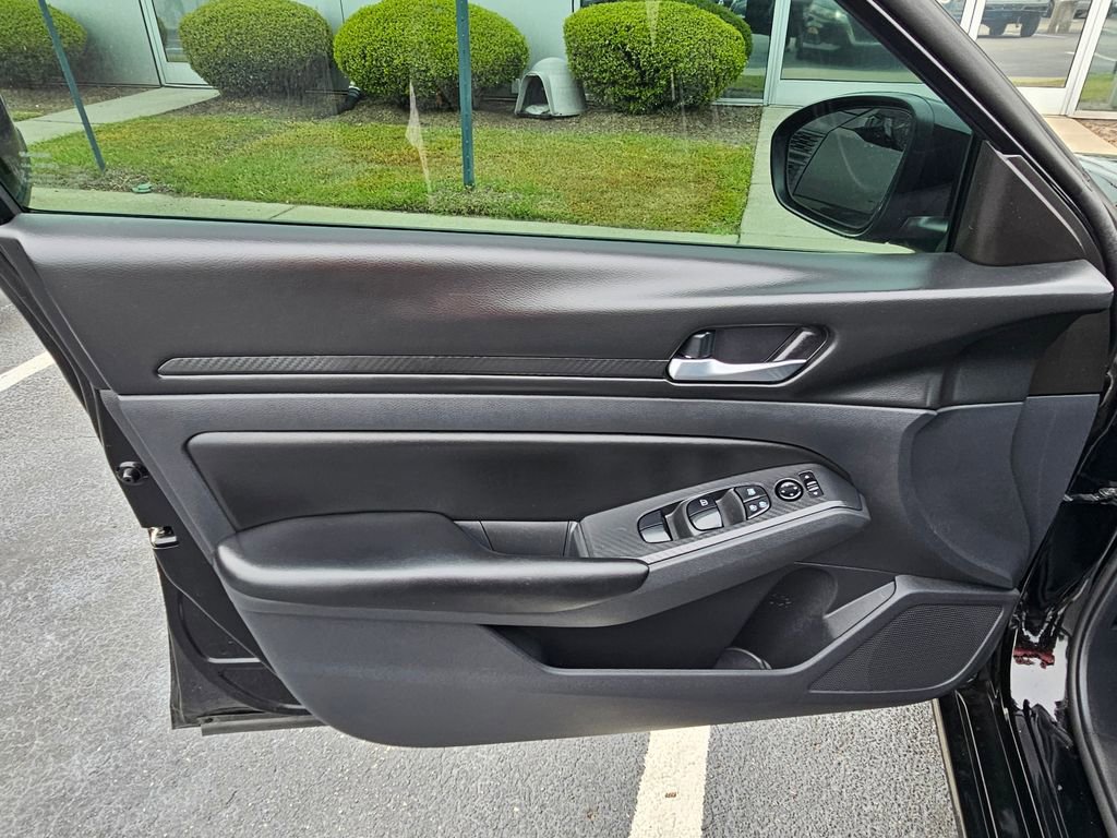 Used 2022 Nissan Altima 2.5 S FWD image 13