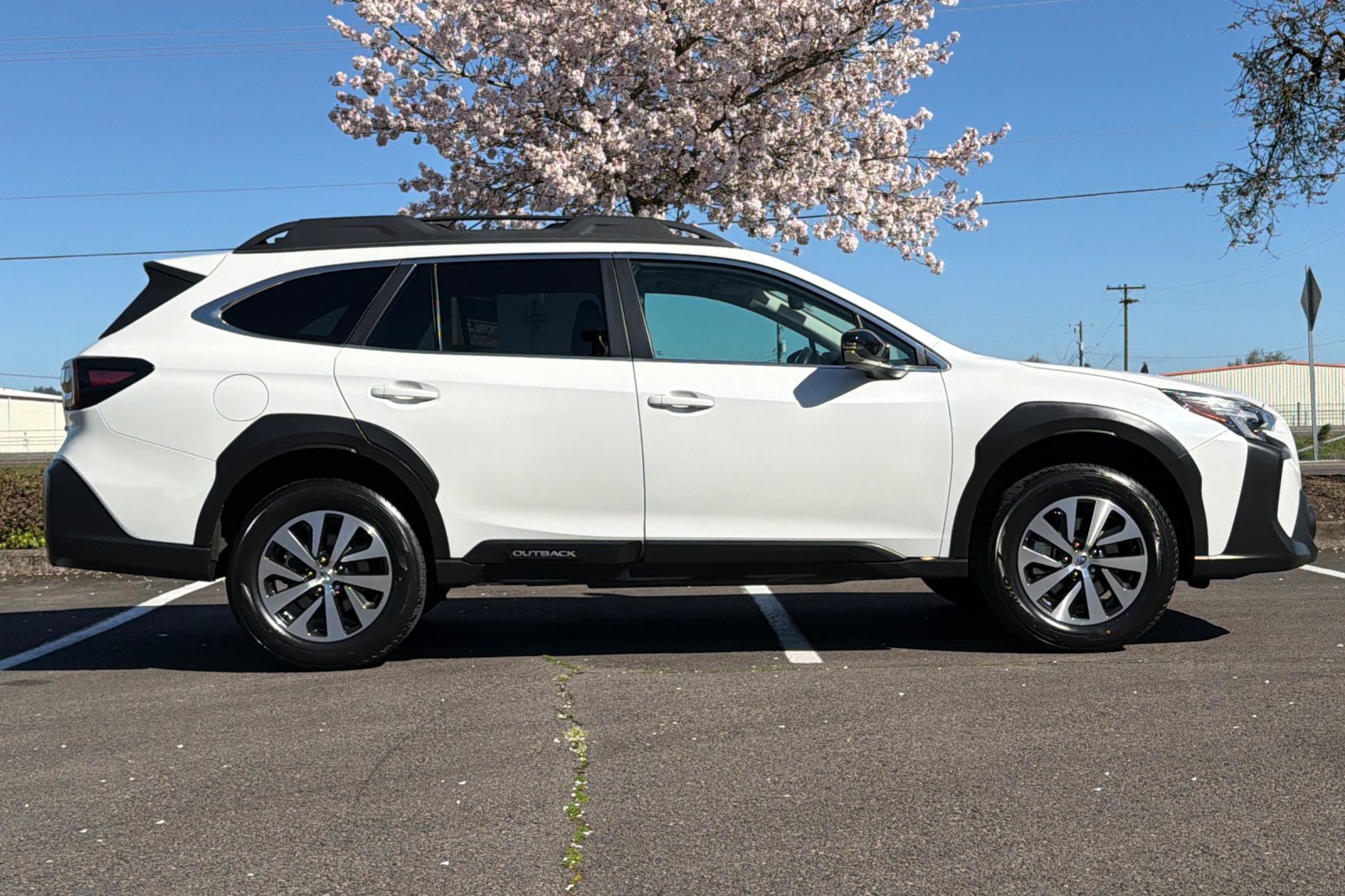 Used 2025 Subaru Outback Premium AWD/4WD image 3