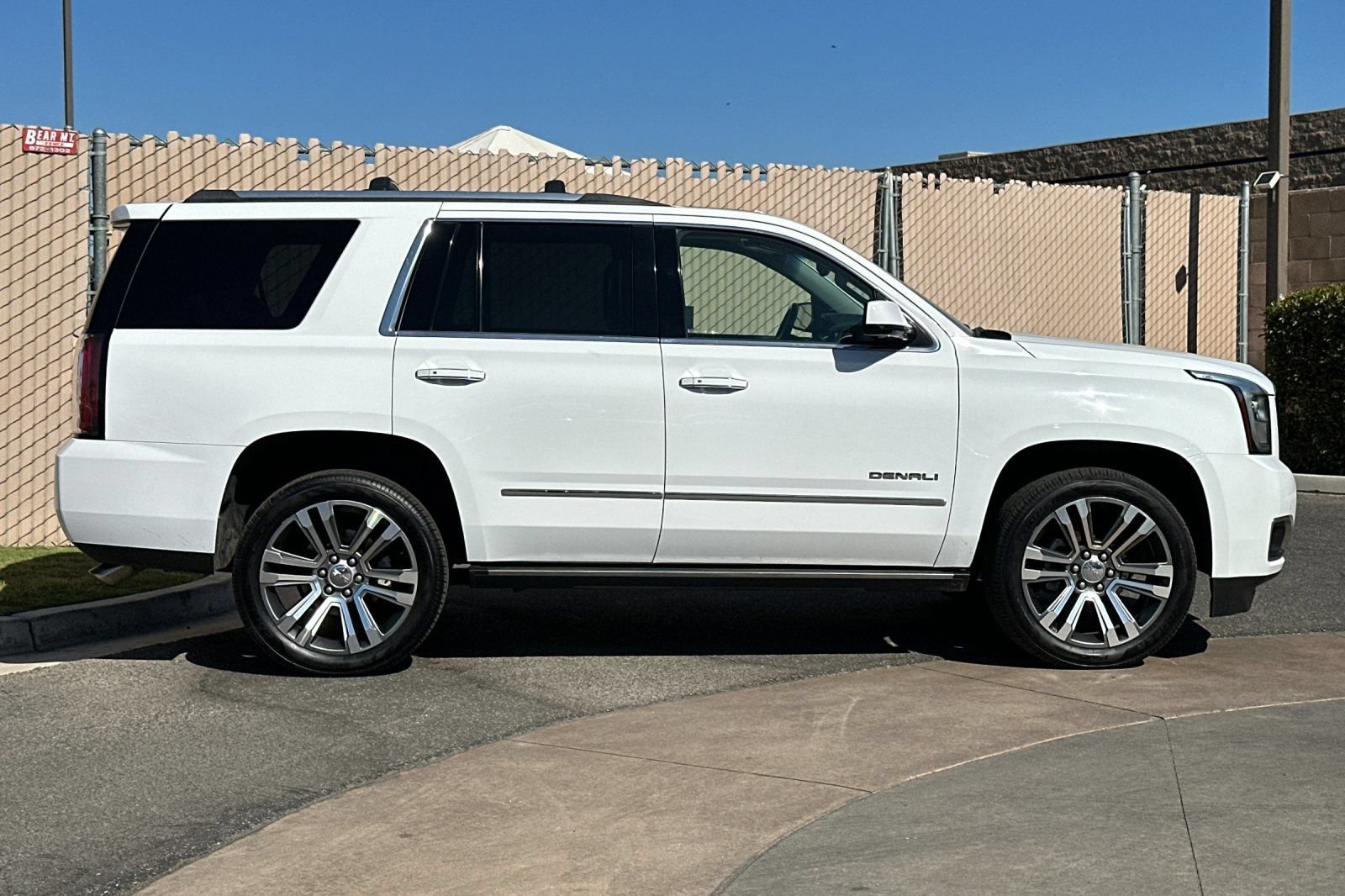 Used 2018 GMC Yukon Denali w/ Denali Ultimate Package AWD/4WD image 3