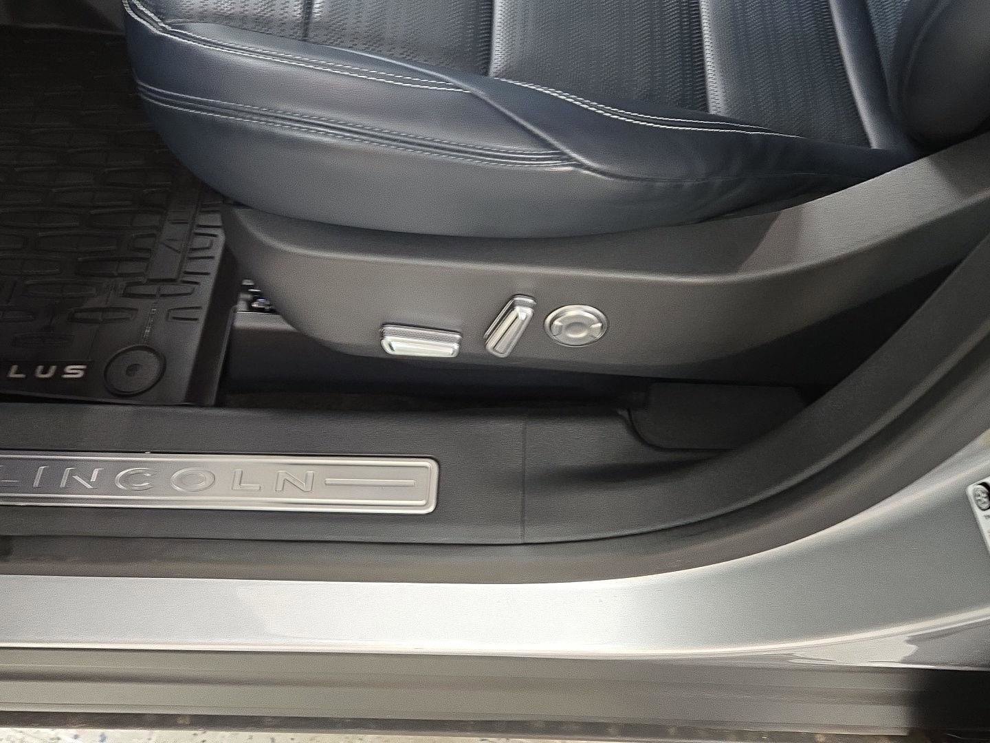 Used 2024 Lincoln Nautilus Reserve image 14