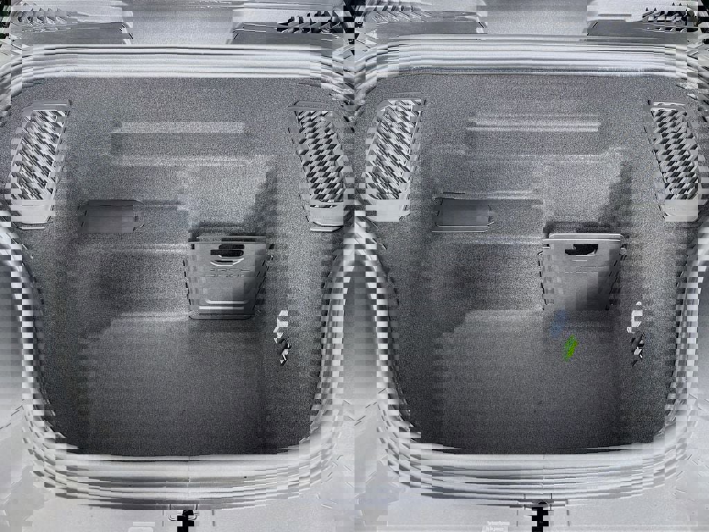 New 2026 Porsche Macan Electric image 33