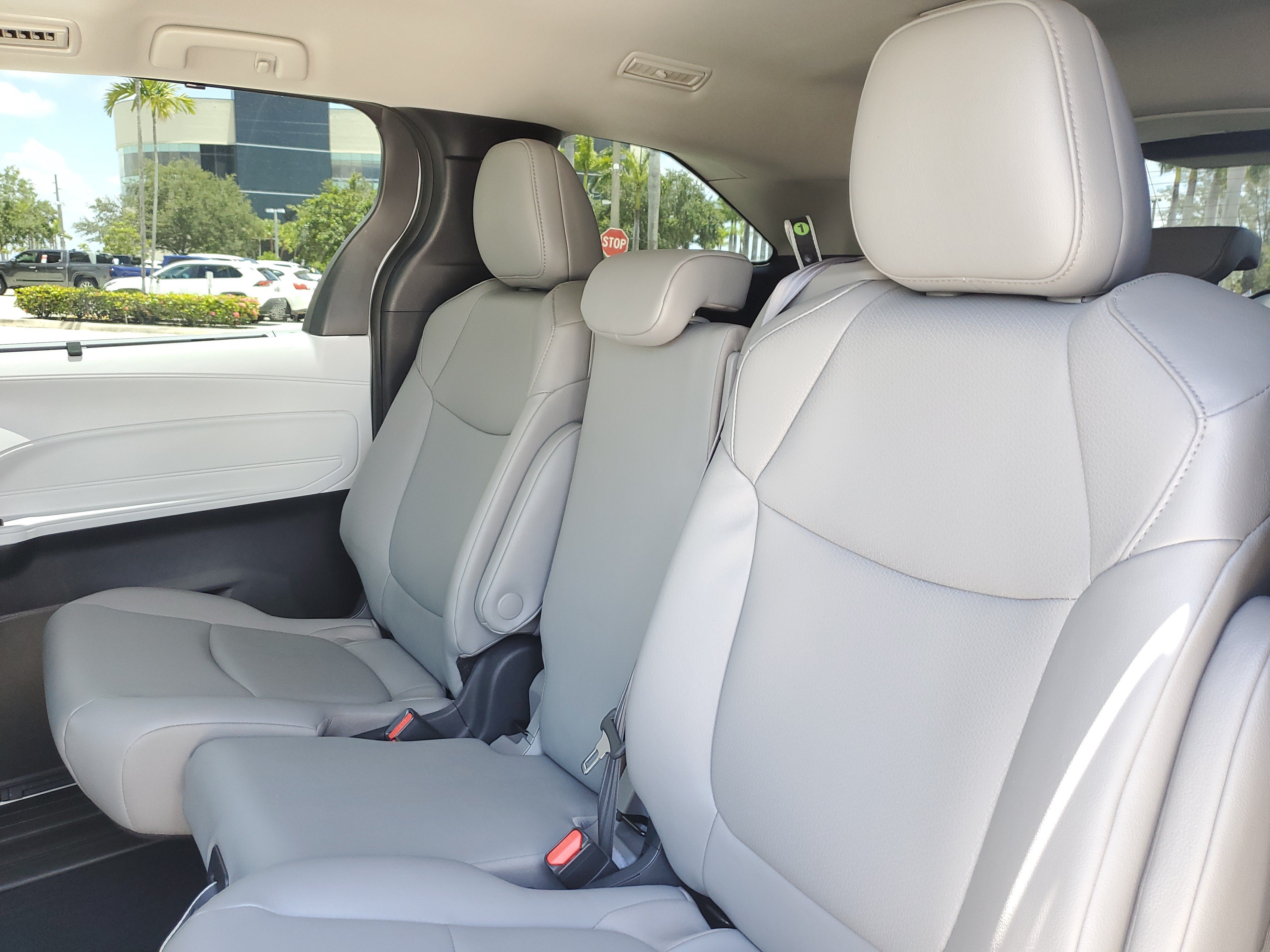 Certified 2025 Toyota Sienna XLE FWD image 12