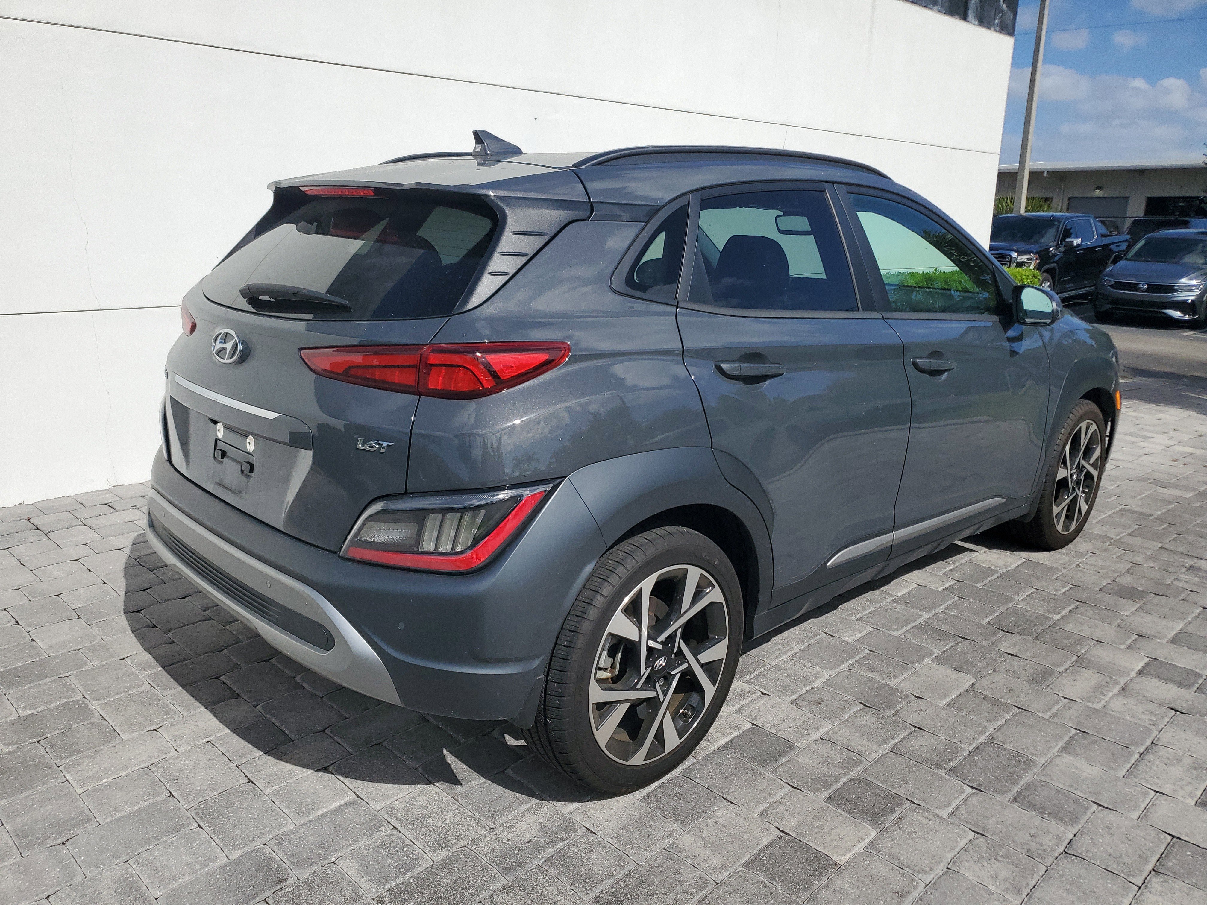 Used 2023 Hyundai Kona Limited image 6