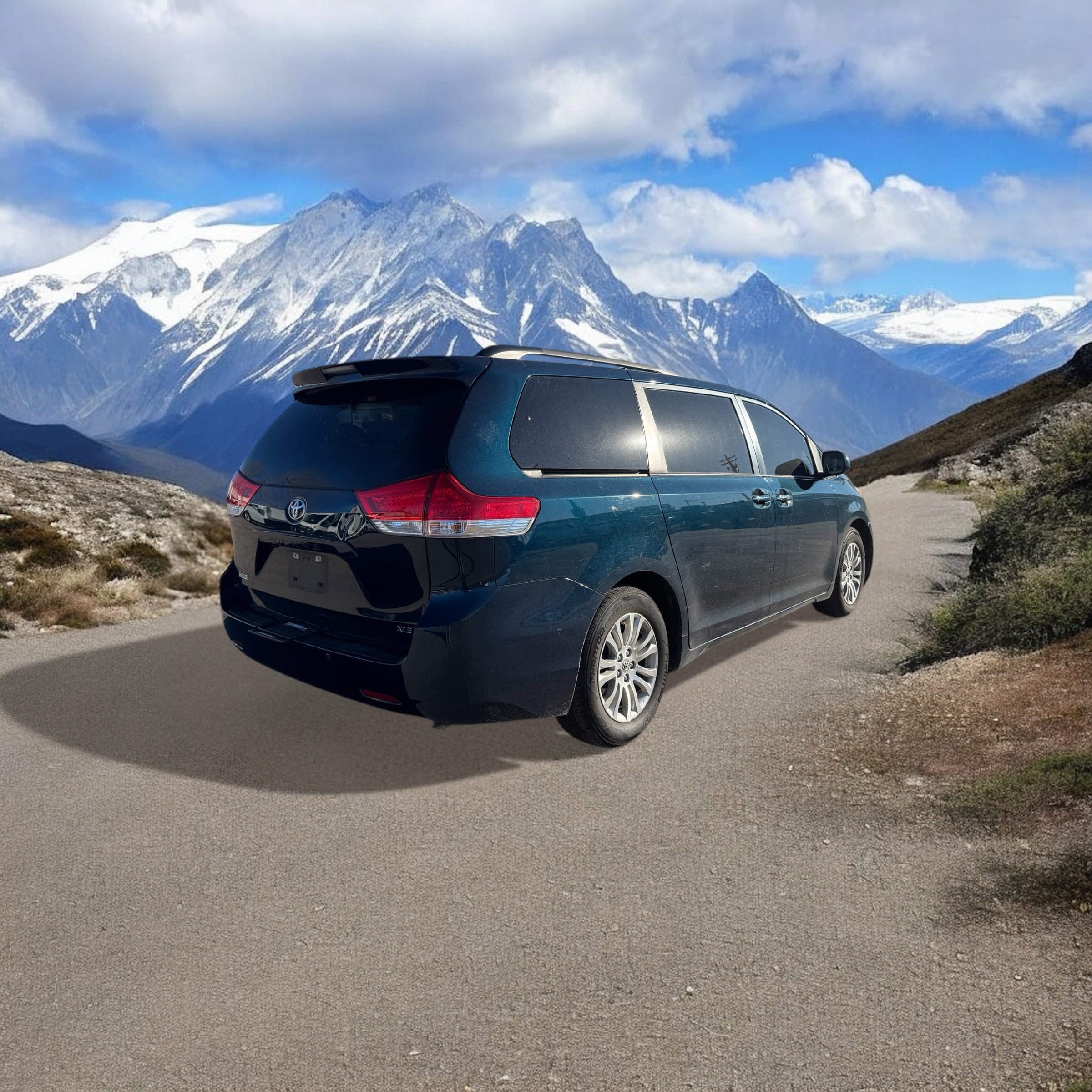 Used 2012 Toyota Sienna XLE image 5