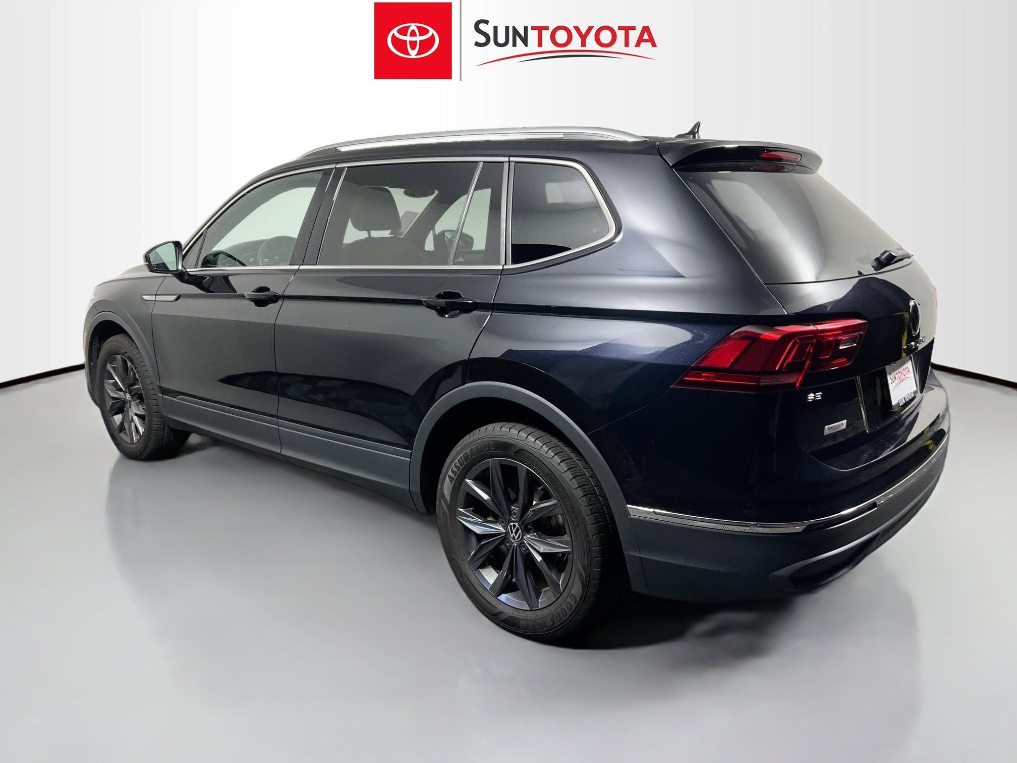 Used 2023 Volkswagen Tiguan SE AWD/4WD image 6