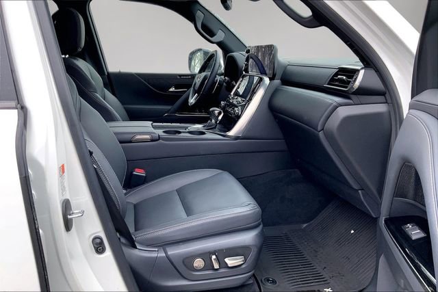 Used 2023 Lexus LX 600 4WD w/ Appearance Package image 7