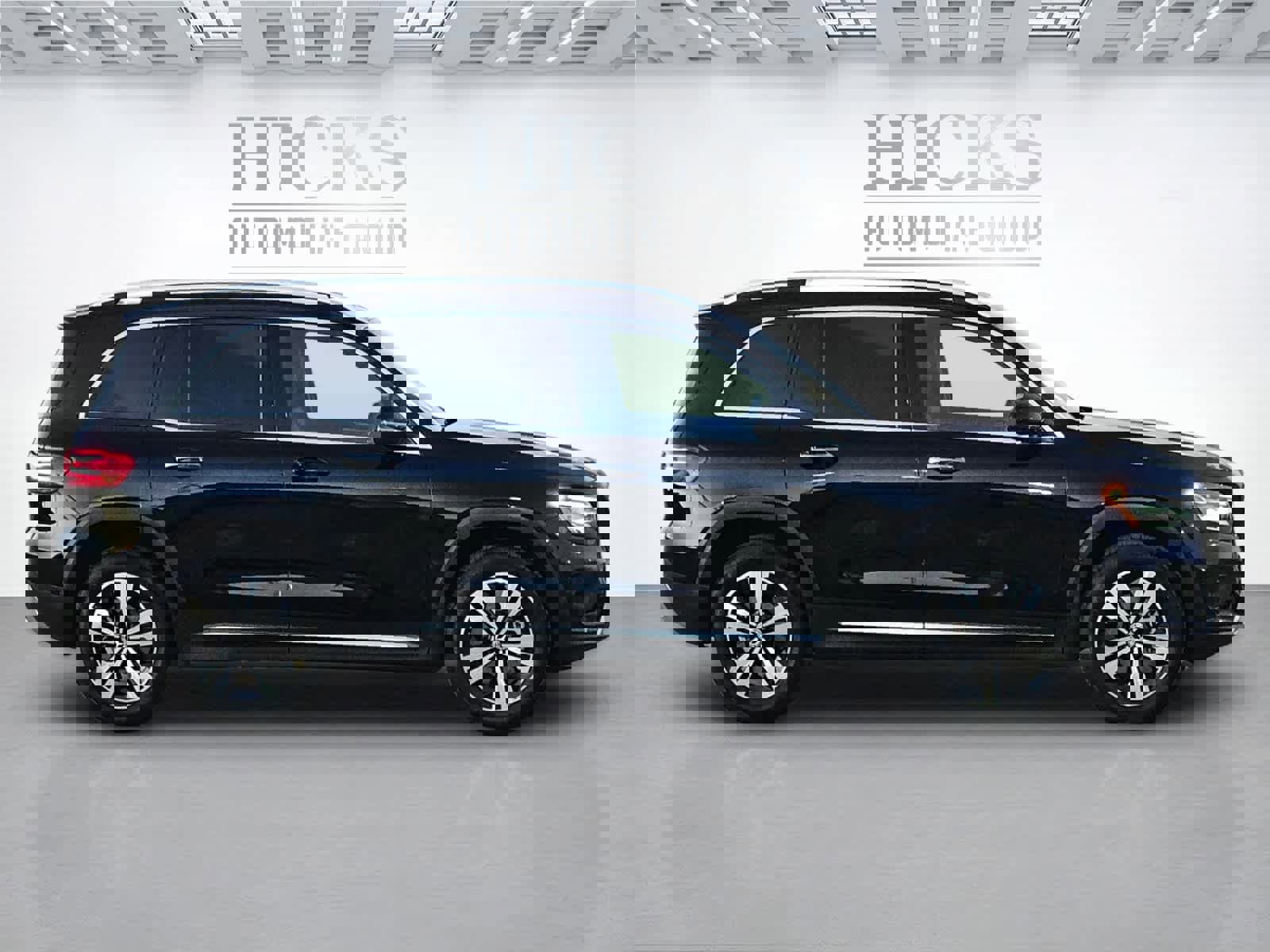 Used 2025 Mercedes-Benz GLB 250 image 4