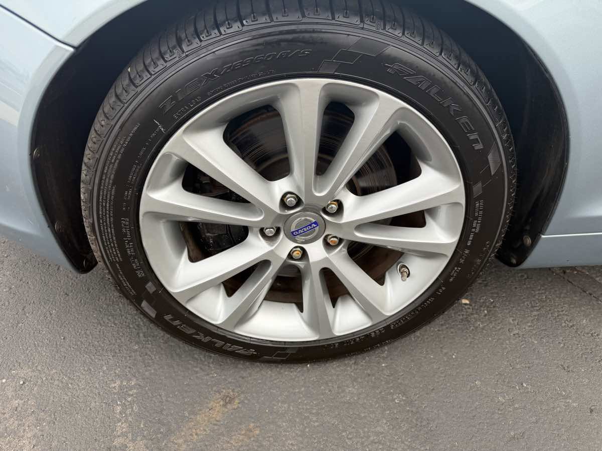 Used 2011 Volvo C70 T5 image 8