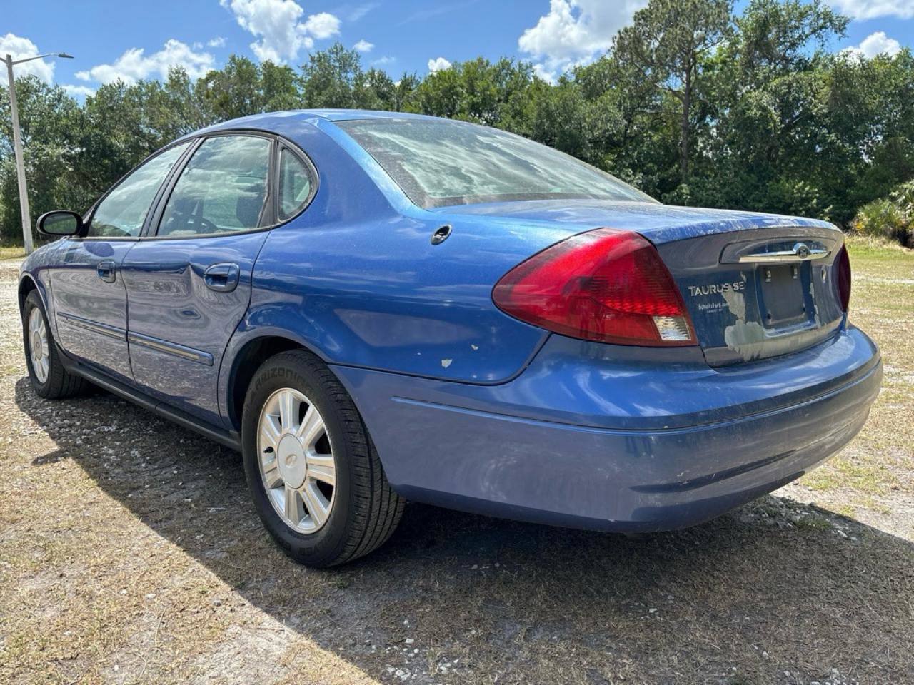 Used 2003 Ford Taurus SEL image 4